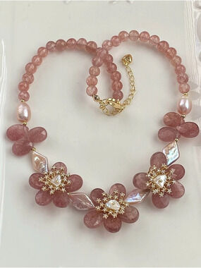 GP95-Handmade Strawberry Quartz And Pink Diamond Shaped Pearl Flower Necklace